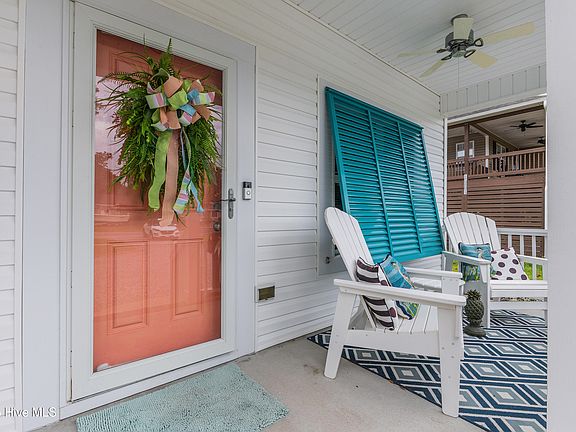 4th image of 303 W Oak Island Drive