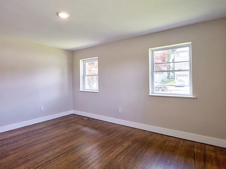 1038 E Mount Pleasant Ave — Photo 13