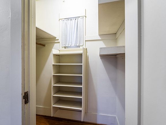 4th image of 415 Riverdale Dr #415A