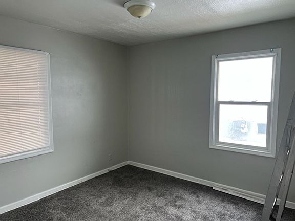 2nd image of 930 36th St