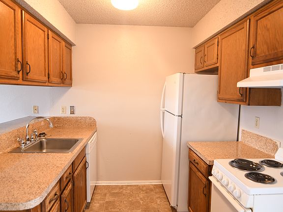 3rd image of 1602 Kelly Dr