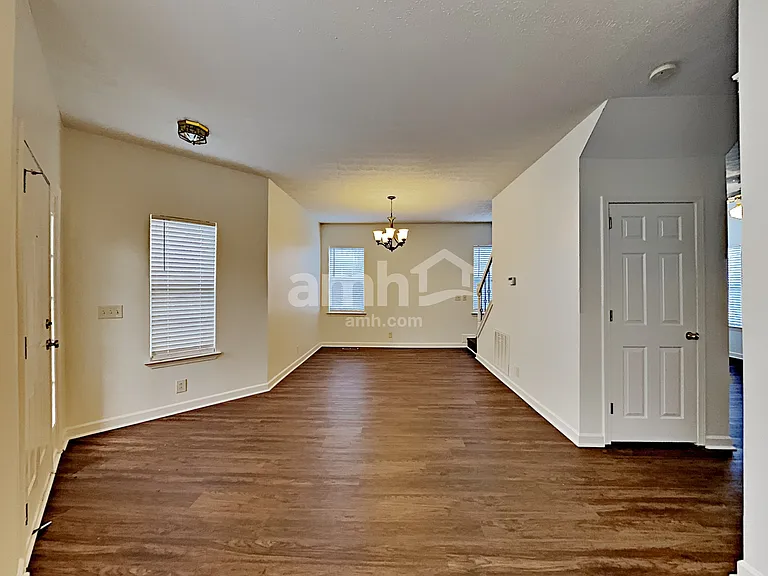 2960 Riverbend Dr — Photo 8