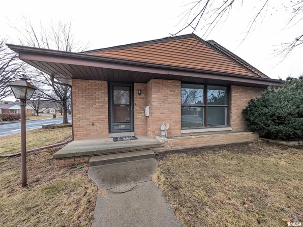 813 W Forrest Hill Ave, Peoria, IL 61604