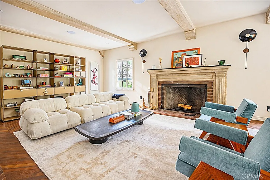 4 bed, 4.5 bath, 3960 sqft, $19,500 — Photo 4