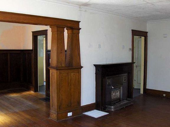 4th image of 1061 Lincoln St