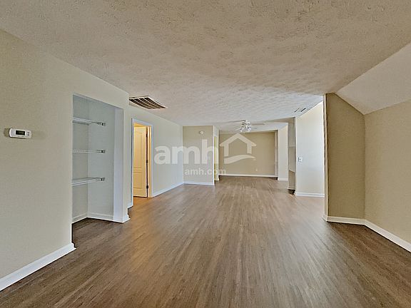 4th image of 5108 Bumblebee Dr