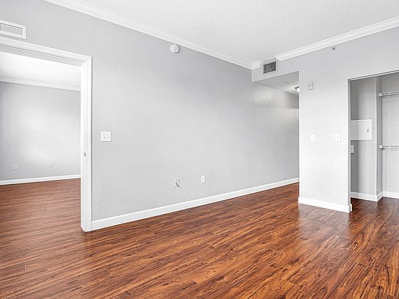 5th image of 533 NE 3rd Avenue #401
