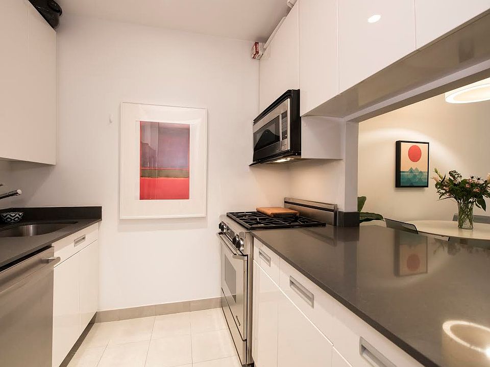 2nd image of 99 John St APT 703