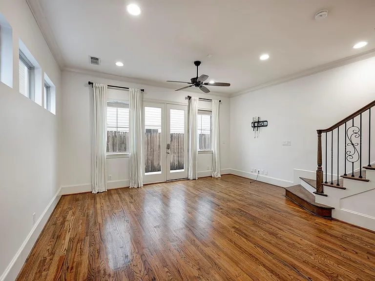 931 W 23rd St #B — Photo 6