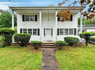 24 Forest View Dr, Cumberland, RI 02864