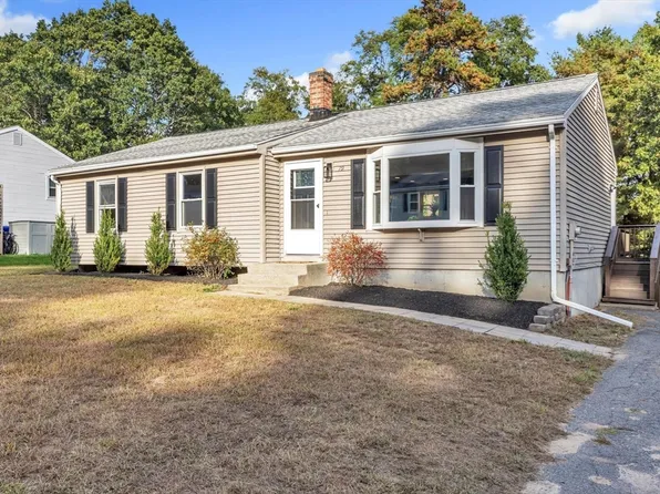 79 Westbank Ct, Springfield, MA 01118