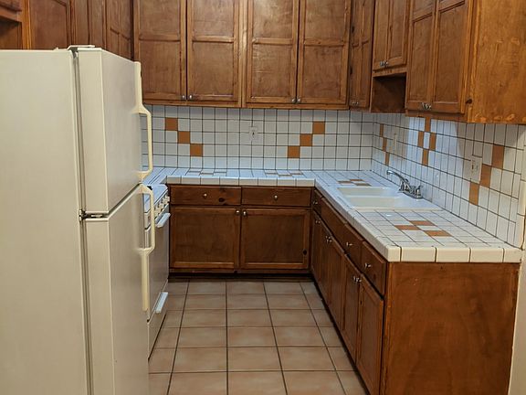 3rd image of 1422 N Kingsley Dr #107