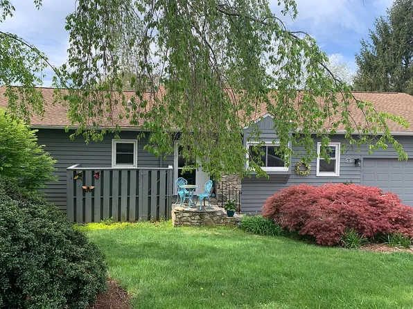 34 Larkspur Ct #A, Asheville, NC 28805