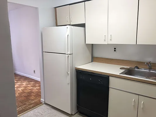 Rented by 18 REALTY | media 2