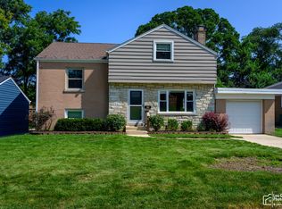 220 Green Valley Dr, Lombard, IL 60148