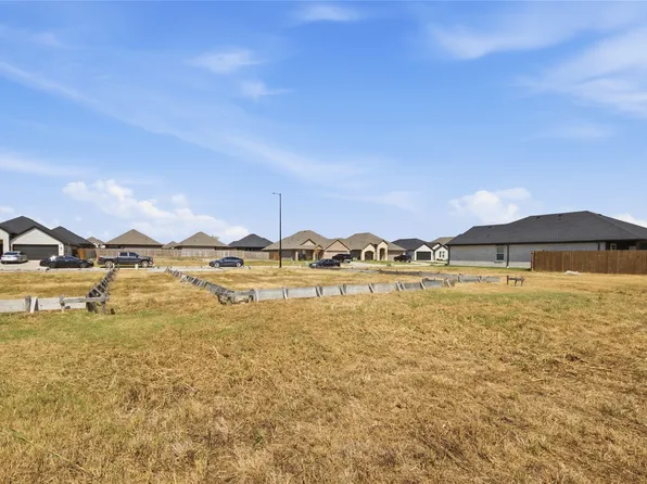 801 Greyson Ln, Greenville, TX 75402