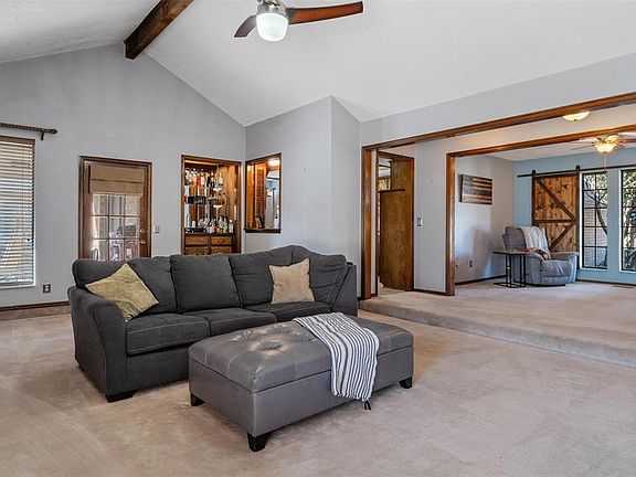 5th image of 204 E Parkland Dr