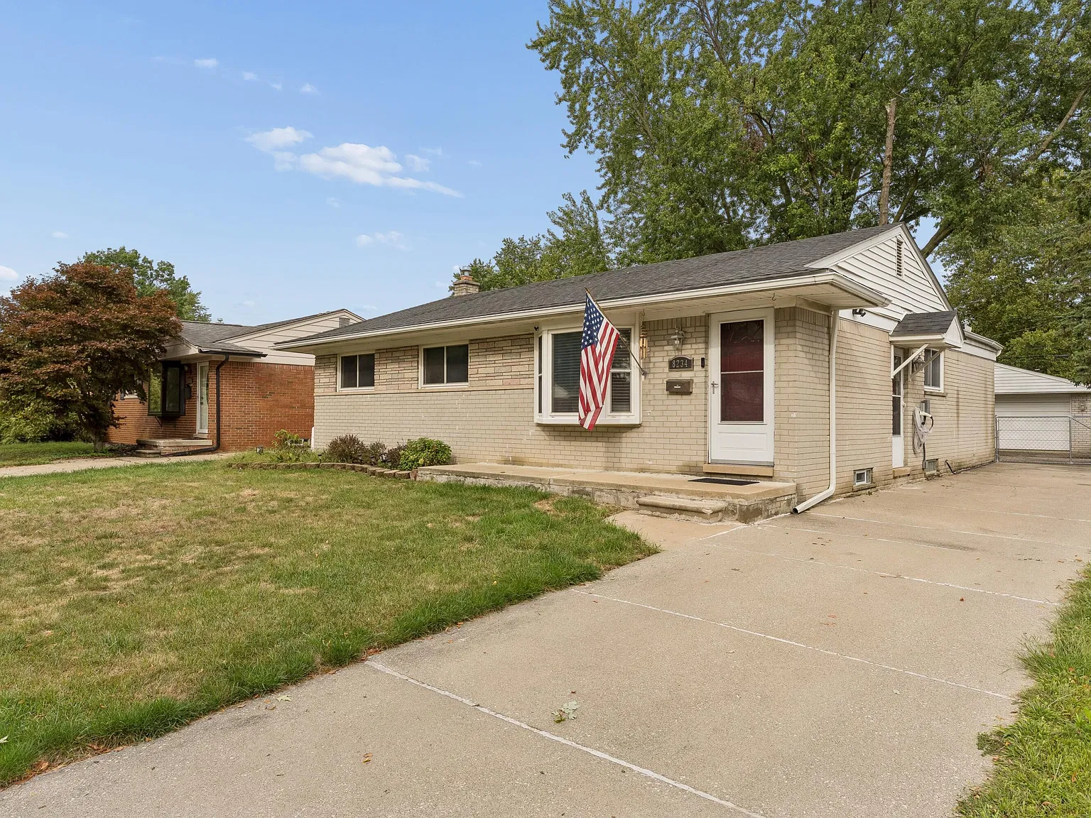 3 bed, 2.0 bath, 1220 sqft, $2,300 — Photo 4