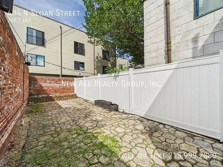 404 N Sloan St — Photo 12