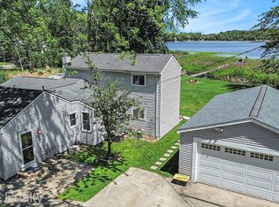 1990 Watkins Lake Rd, Waterford, MI 48328