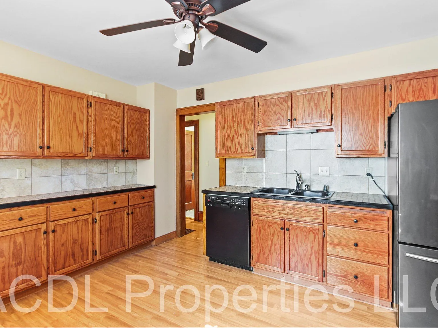 3 bed, 1200 sqft, $1,995 — Photo 3
