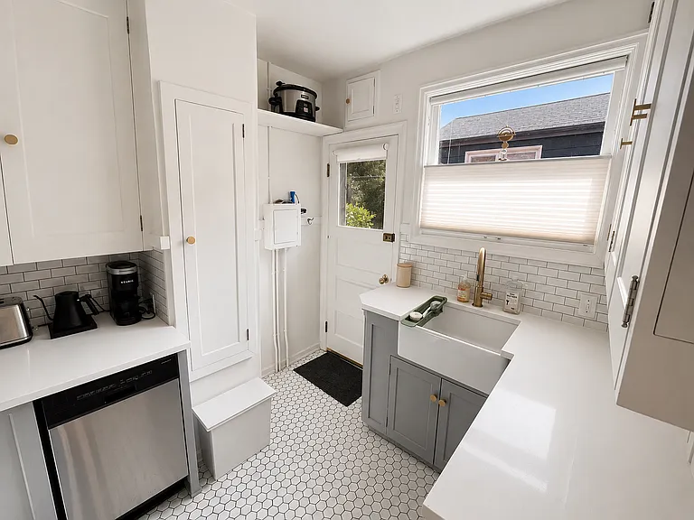 4353 NE Halsey St — Photo 13