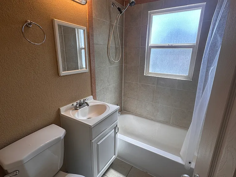 814 Julian St — Photo 18
