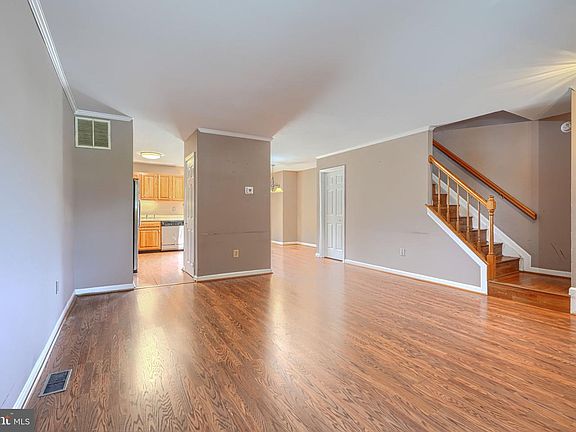 3rd image of 13 Open Gate Ct