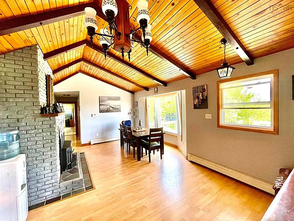 4th image of 2968 West Ln