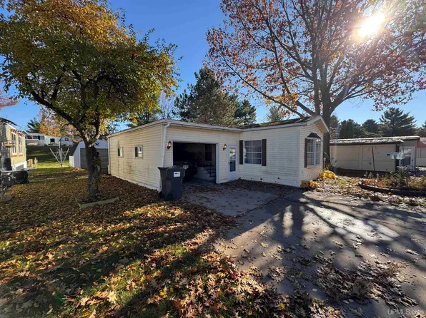 W8007 S Us Highway 2/141 Rd Trailer 241, Iron Mountain, MI 49801