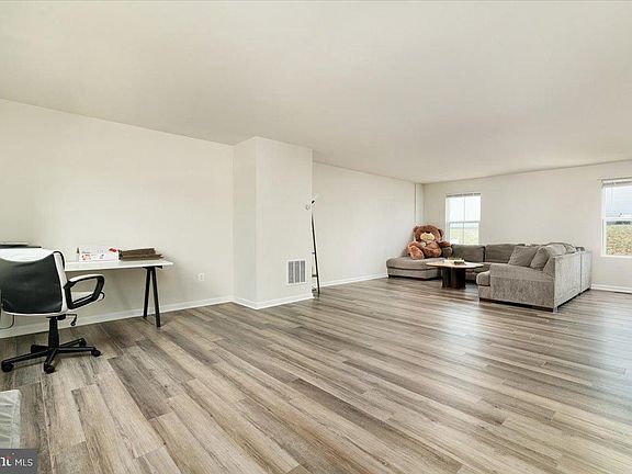 3rd image of 214 Otero Ln