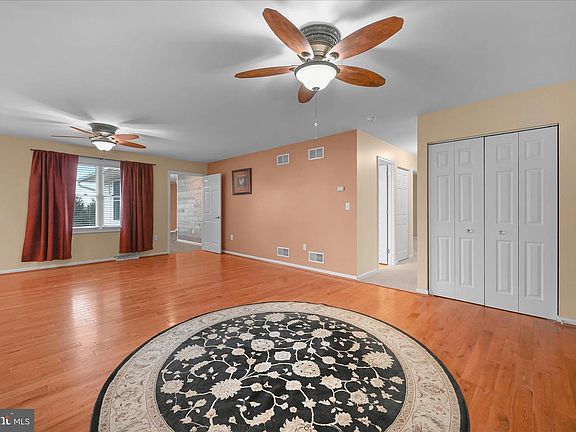 5th image of 150 Sweetwater Ln