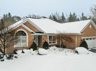 60 Roxbury Park, East Amherst, NY 14051