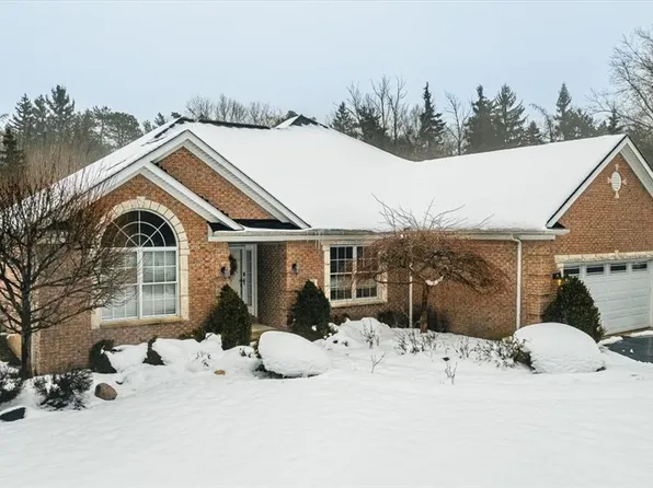 60 Roxbury Park, East Amherst, NY 14051