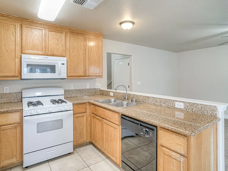 960 Myrtle Ave — Photo 9