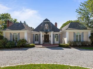 33 Terry Ct, Southampton, NY 11968