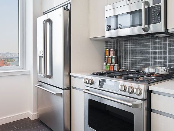 4th image of 309 Gold St APT 4C