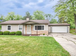 6157 Woodsdale Dr, Grand Blanc, MI 48439