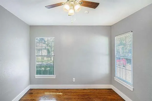 2533 Warren Ave — Photo 63