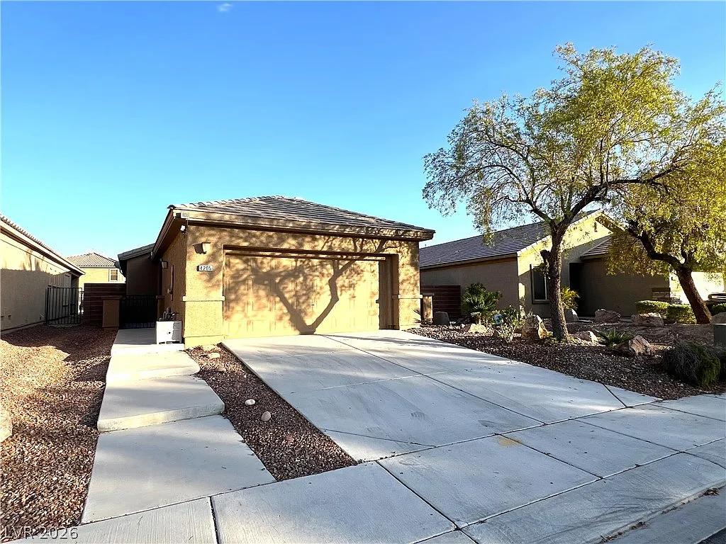 3 bed, 2.0 bath, 1685 sqft, $1,900 — Photo 1