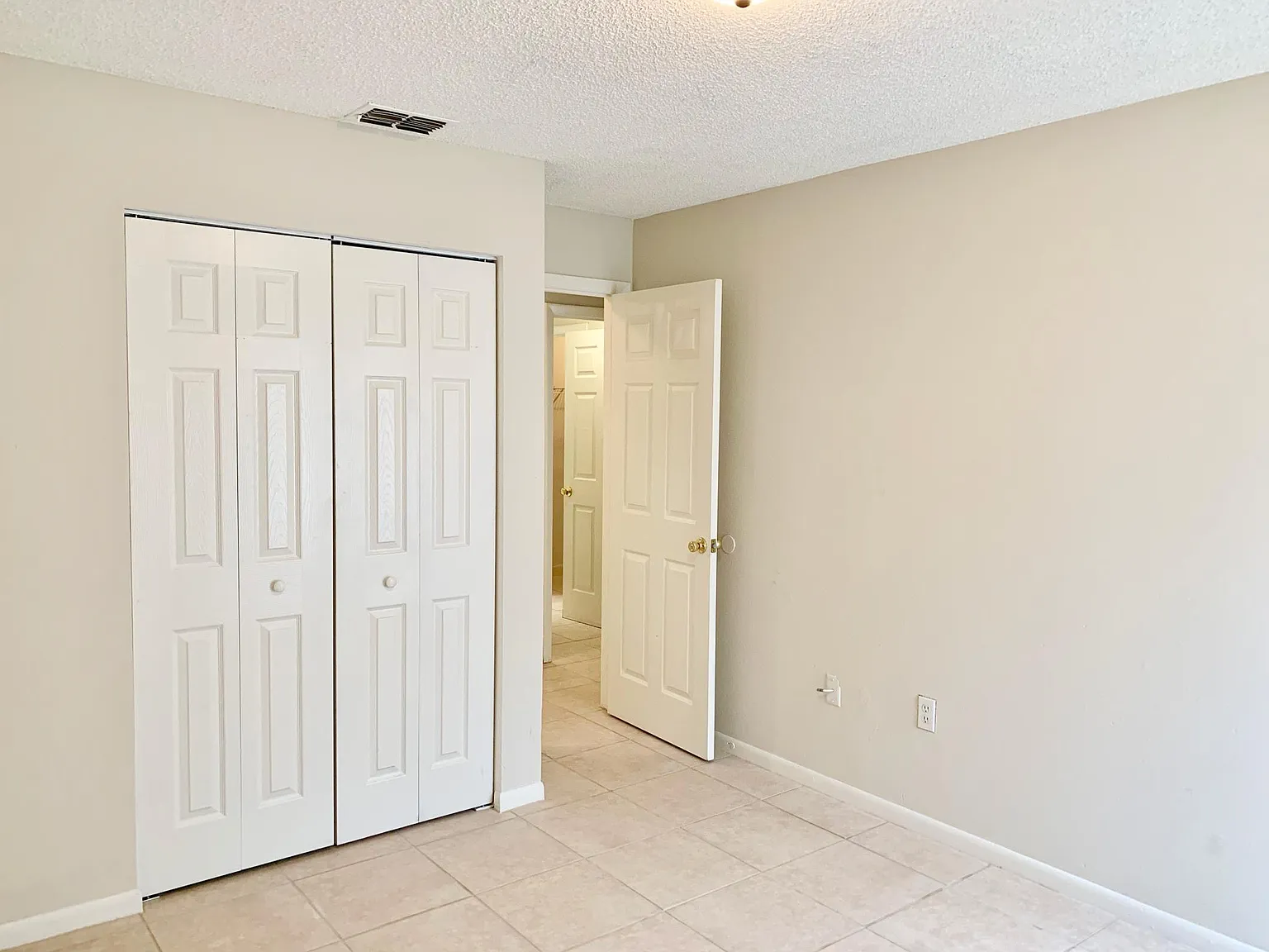 2 bed, 975 sqft, $1,350 — Photo 4