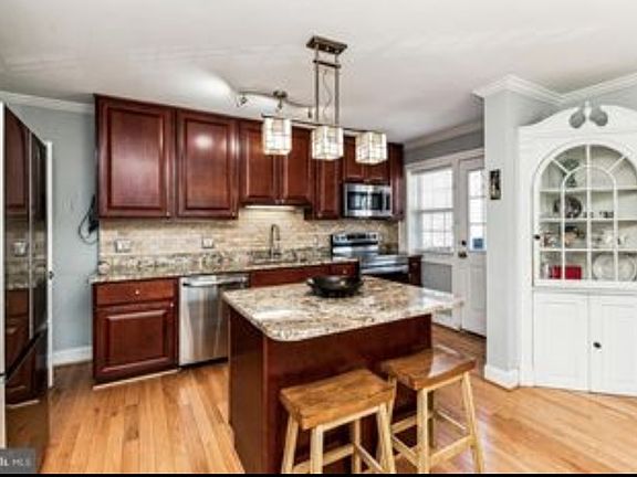4th image of 148 Regester Ave