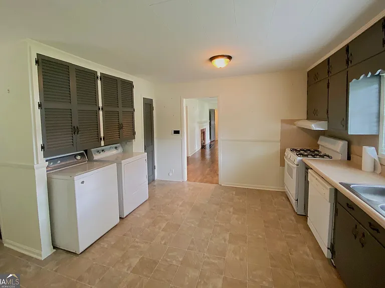 215 Pennsylvania Ave — Photo 6