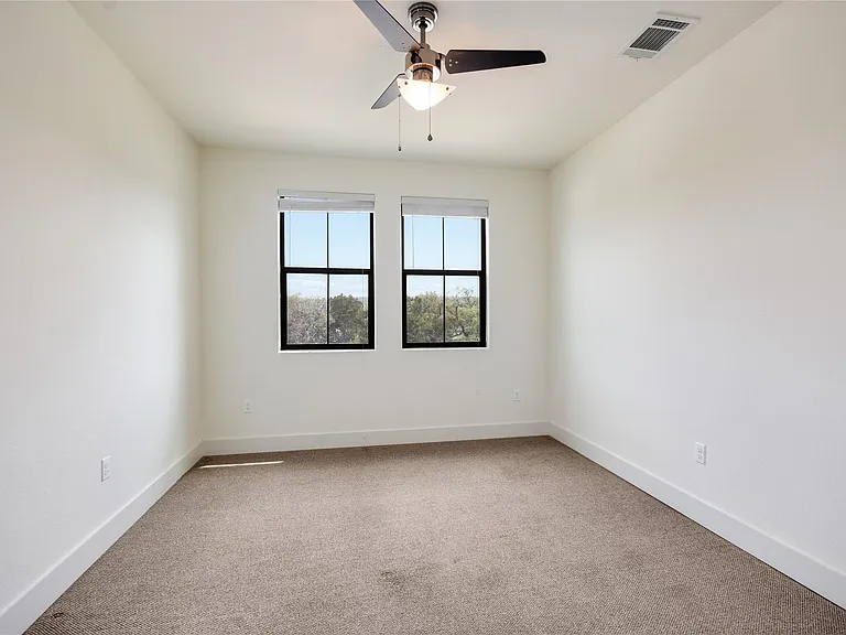 18400 Lakepoint Cv — Photo 26