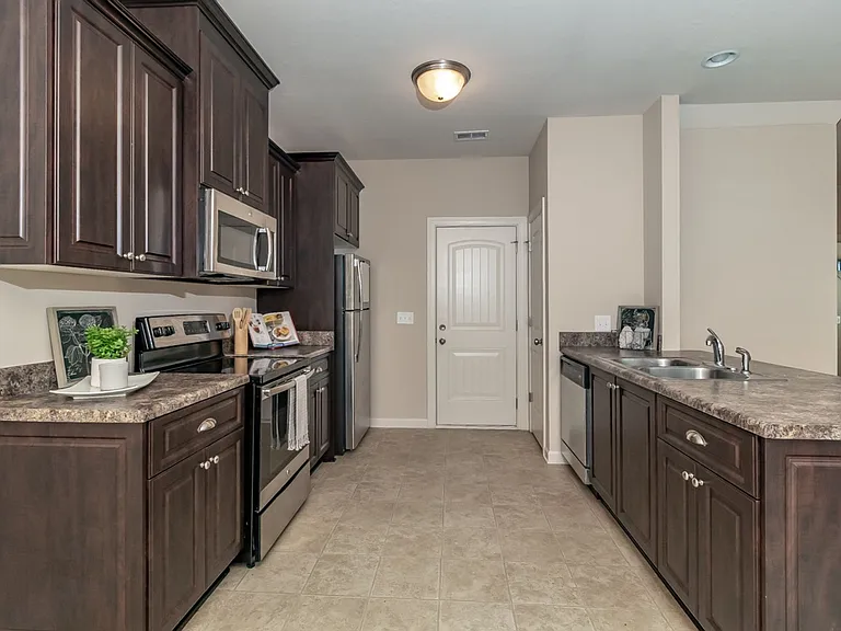 906 Erika Ln — Photo 11