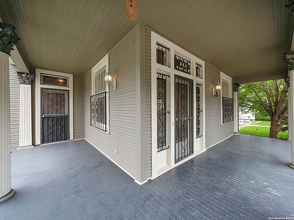 3rd image of 144 Lavaca st