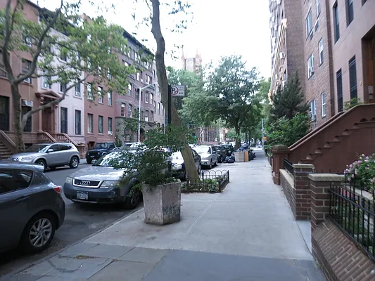 Rented by MNS | media 10