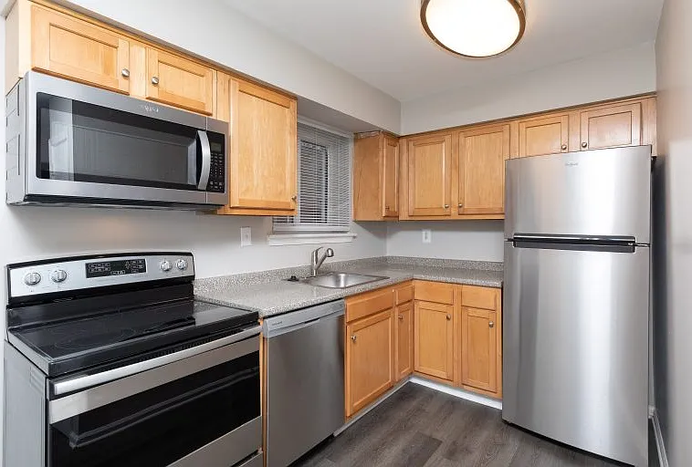 Livingstone Apartment Homes — Photo 3