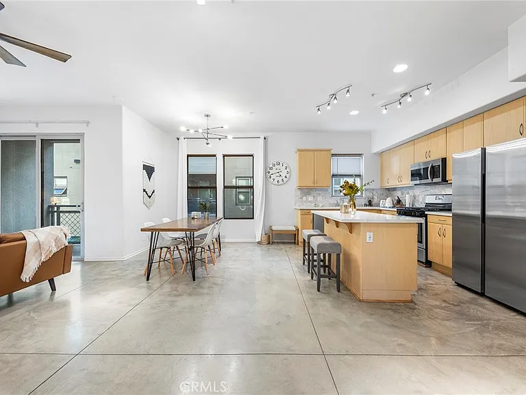 210 N Spurgeon St — Photo 33
