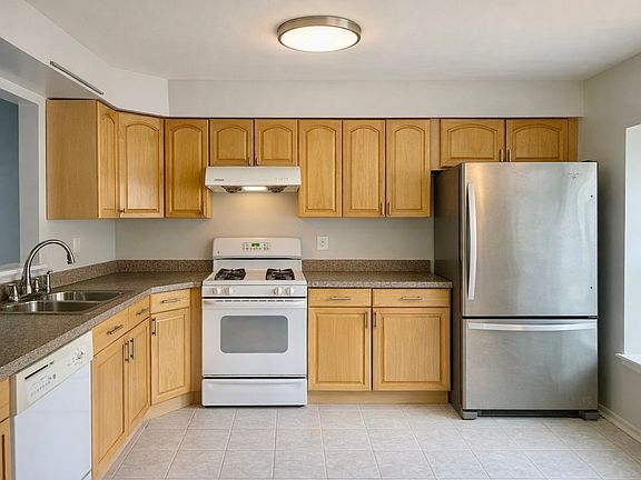 2nd image of 454 Saint Giles Ct